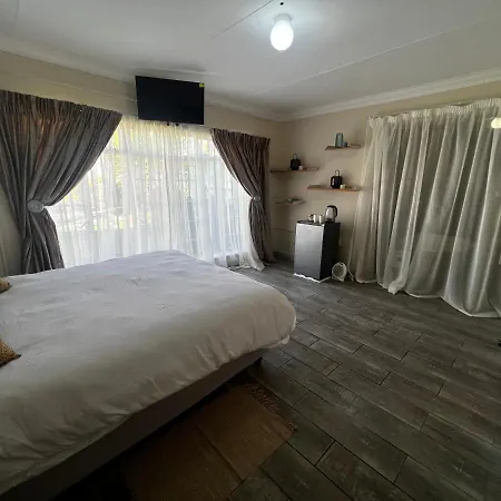 Phindulo Bed And Breakfast - No Loadshedding, Smart Tvs & Unlimited Free Fibre Wifi Krugersdorp Exterior photo