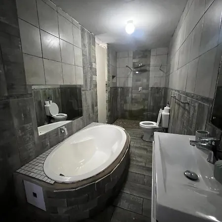 Phindulo Bed And Breakfast - No Loadshedding, Smart Tvs & Unlimited Free Fibre Wifi Krugersdorp Exterior photo
