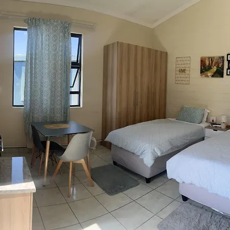 Phindulo Bed And Breakfast - No Loadshedding, Smart Tvs & Unlimited Free Fibre Wifi Krugersdorp Exterior photo