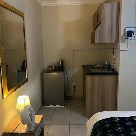 Phindulo Bed And Breakfast - No Loadshedding, Smart Tvs & Unlimited Free Fibre Wifi Krugersdorp Exterior photo