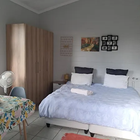 Phindulo Bed And Breakfast - No Loadshedding, Smart Tvs & Unlimited Free Fibre Wifi Krugersdorp Exterior photo