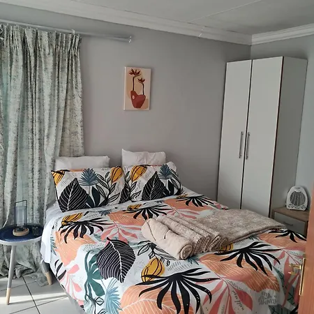 Phindulo Bed And Breakfast - No Loadshedding, Smart Tvs & Unlimited Free Fibre Wifi Krugersdorp Exterior photo