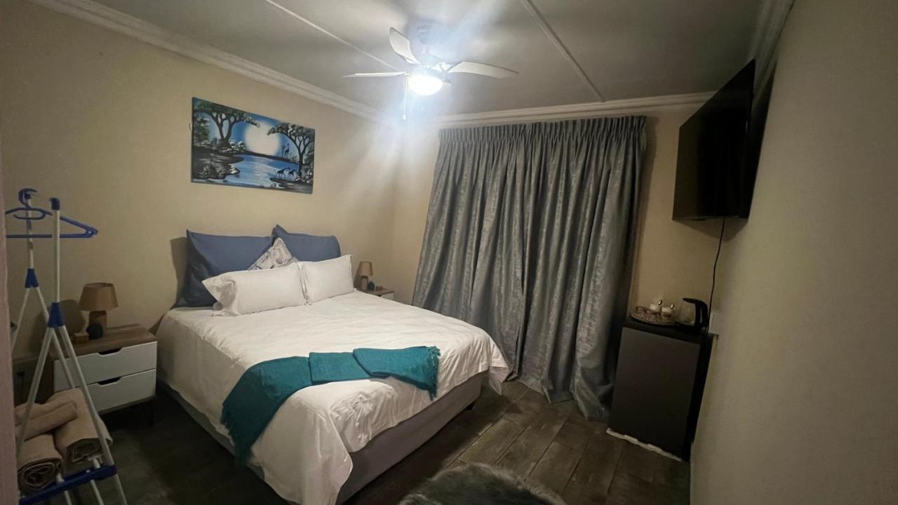 Phindulo - No Loadshedding, Smart Tvs & Unlimited Free Fibre Wifi Bed & Breakfast Krugersdorp