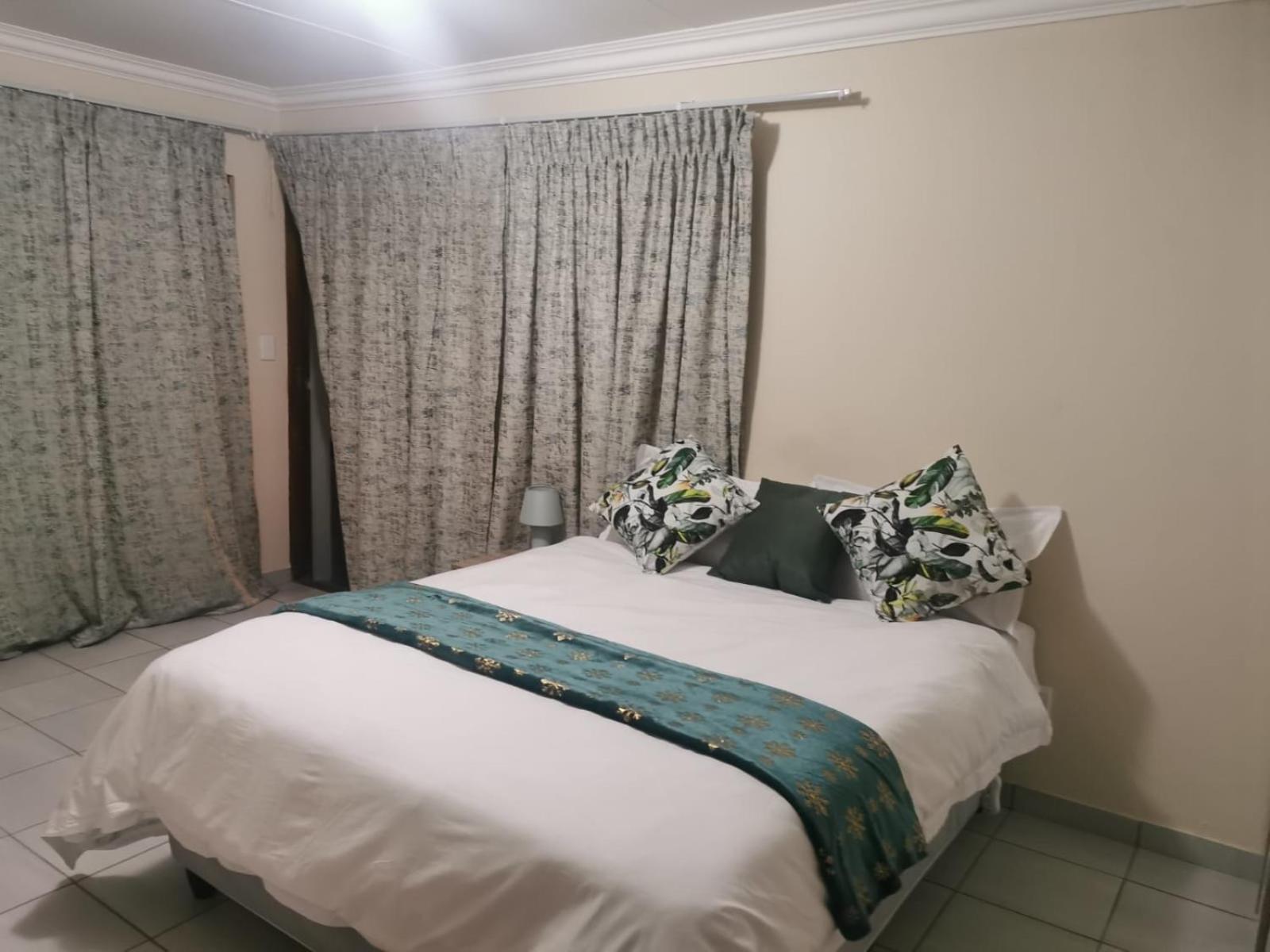 Bed & Breakfast Phindulo - No Loadshedding, Smart Tvs & Unlimited Free Fibre Wifi Krugersdorp