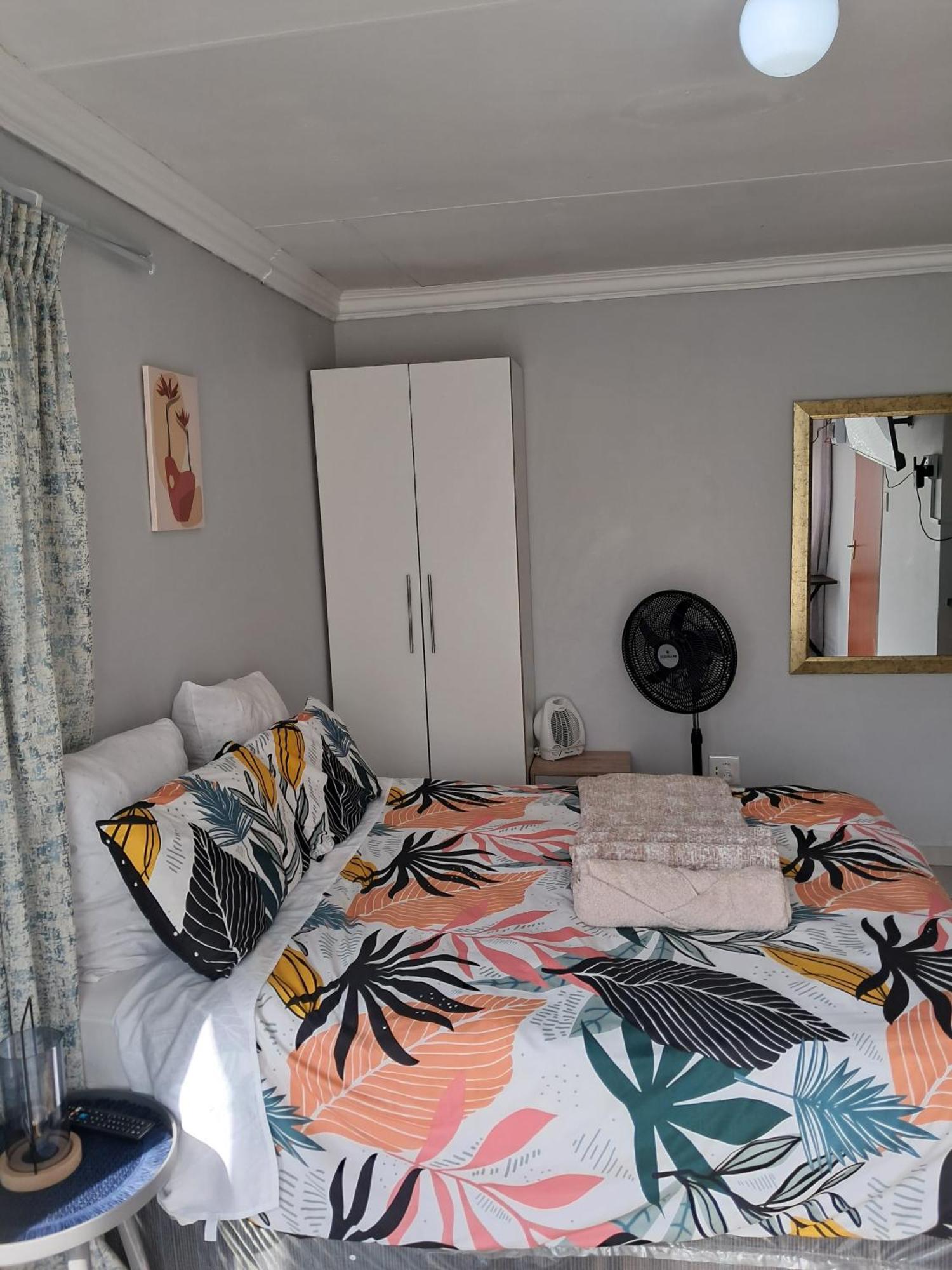Bed & Breakfast Phindulo - No Loadshedding, Smart Tvs & Unlimited Free Fibre Wifi Krugersdorp