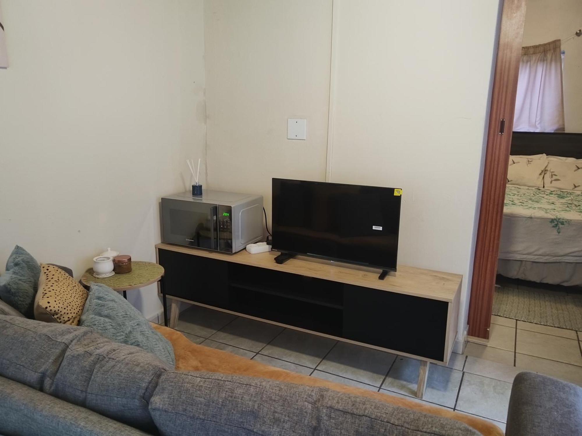 Bed & Breakfast Phindulo - No Loadshedding, Smart Tvs & Unlimited Free Fibre Wifi Krugersdorp